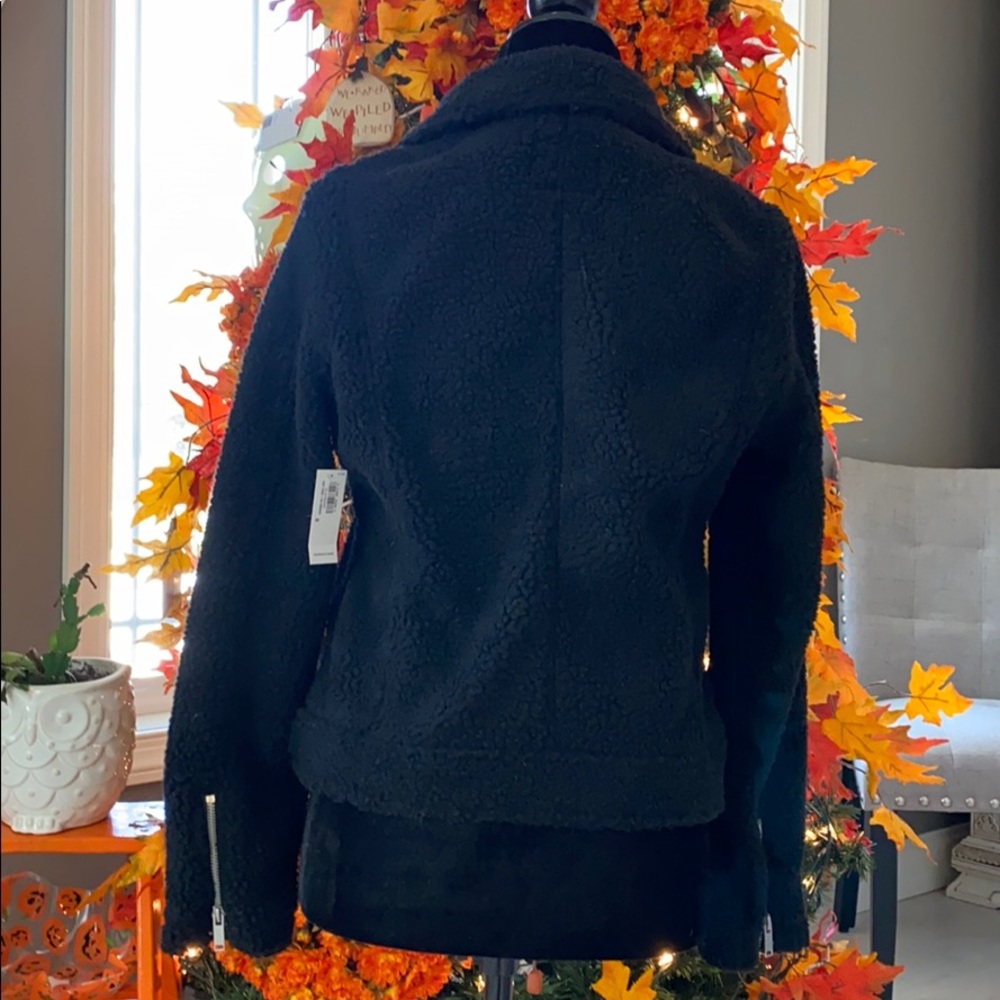 Size Medium Jacket - Picture 4 of 11
